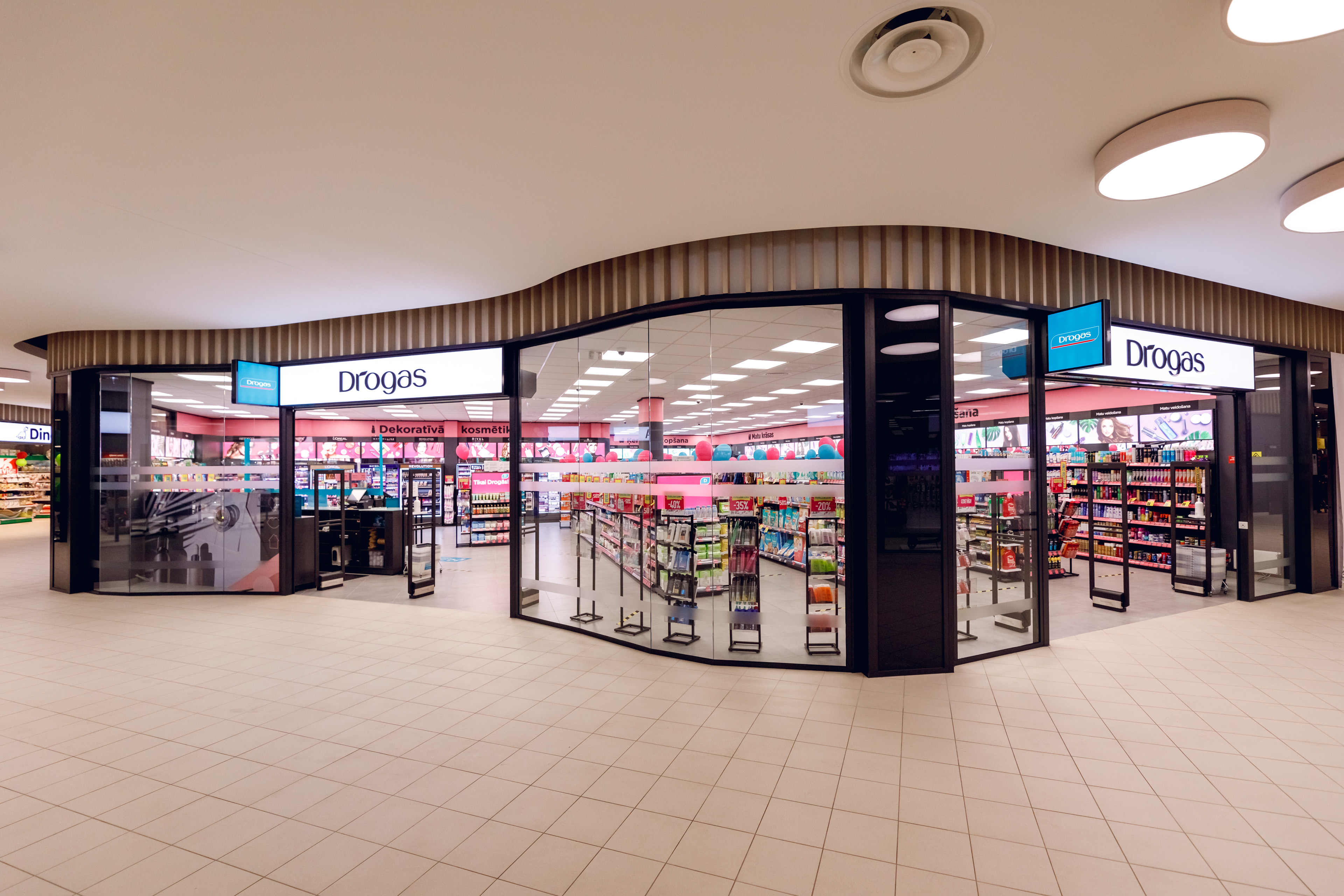 Drogas. Previsão e reposição feitas por 4 pessoas